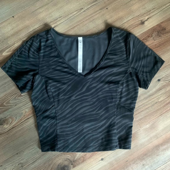 lululemon athletica Dresses & Skirts - ❥Lululemon Nulu Cropped Slim Yoga Short Sleeve